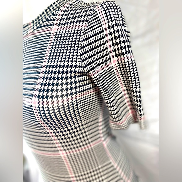 WHBM Houndstooth Black White Pink Plaid Mock Neck Short Sleeve Top EUC Size XXS - Picture 4 of 8